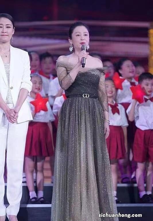 离开修图的陈红太真实了,面部坑洼彻底变阿姨辈,瞬间老了20岁