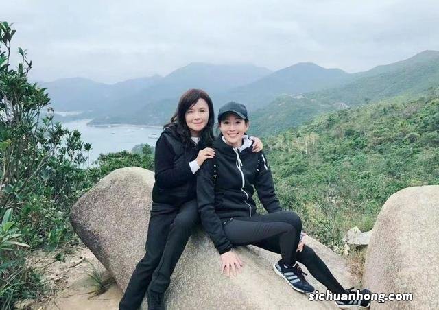 张钧甯妈妈真是大美人,年近7旬看起来像50,气质比女儿还好
