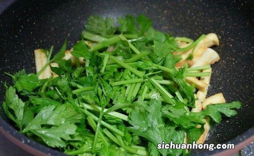 芹菜炒螃蟹怎么做好吃又简单