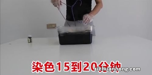 黑裤子弄上84变色了怎么办