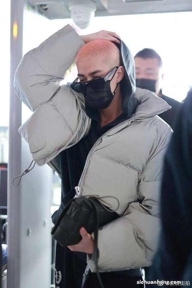 冬日抗冻战士的绝杀单品，羽绒服这么穿超级帅！