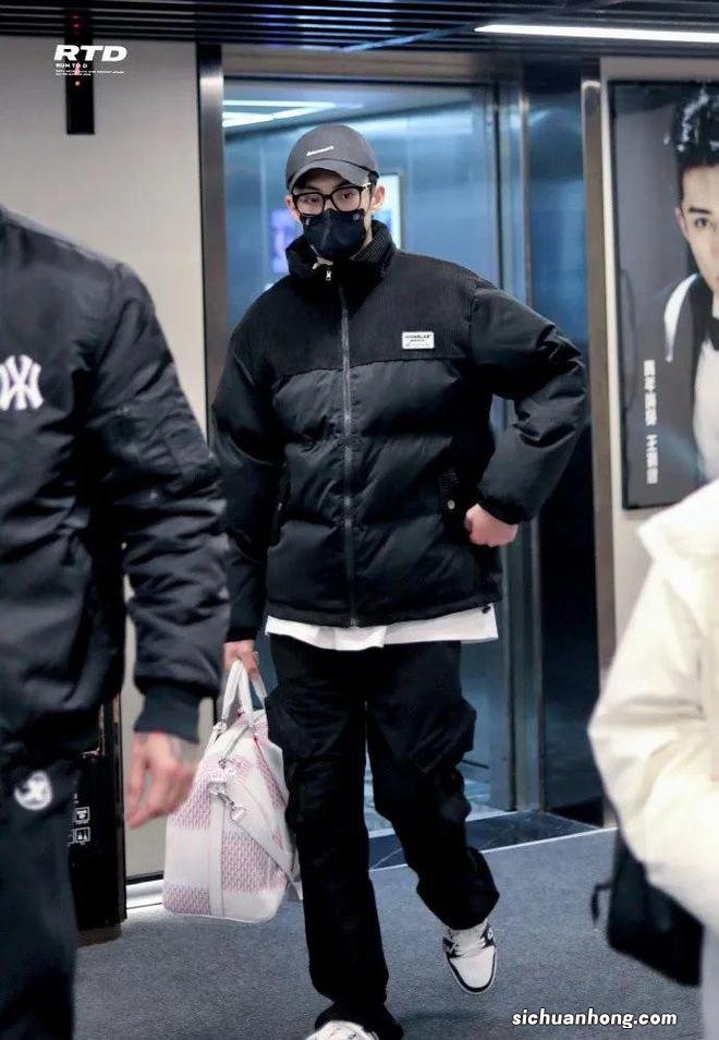 冬日抗冻战士的绝杀单品，羽绒服这么穿超级帅！