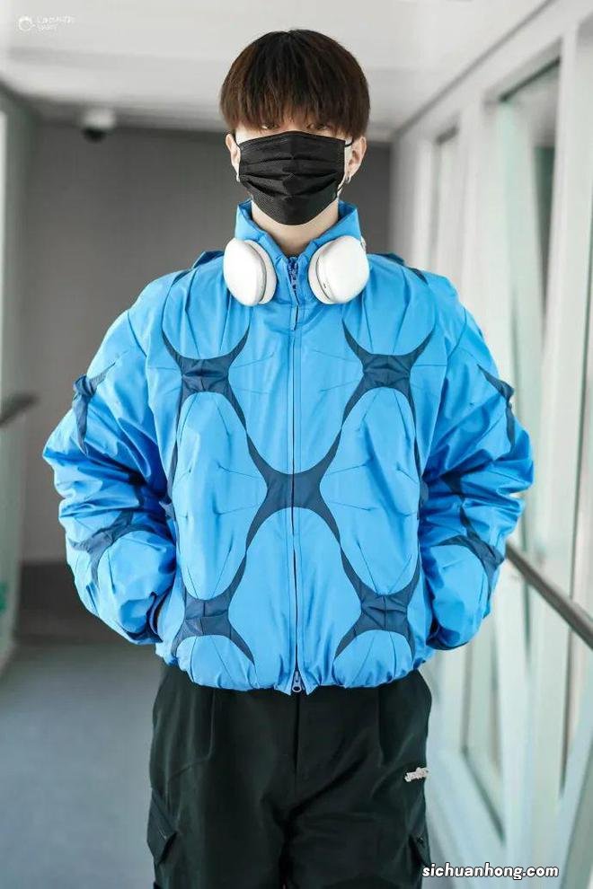 冬日抗冻战士的绝杀单品，羽绒服这么穿超级帅！