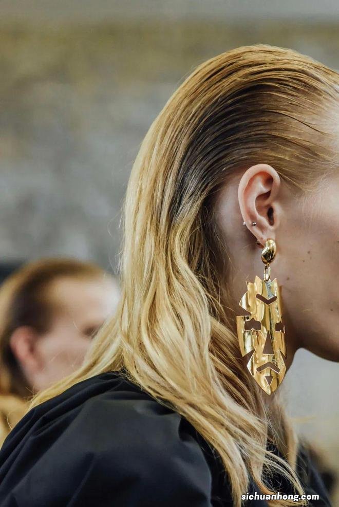 用金色开启新年新气象