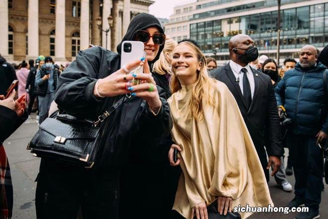 用金色开启新年新气象