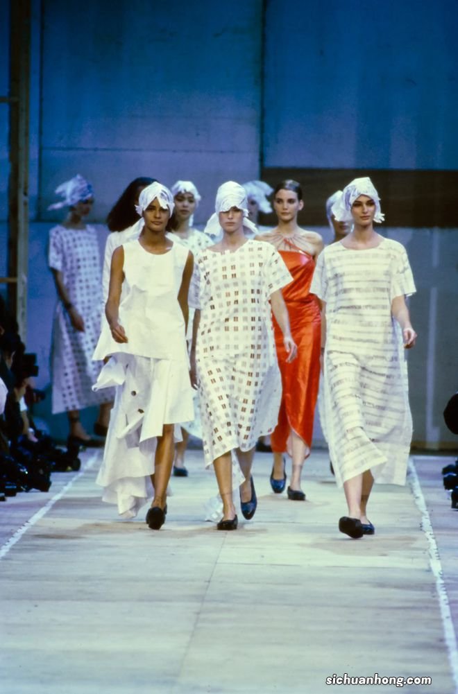 川久保玲:五十年如一日般,反对时尚,反对一切。