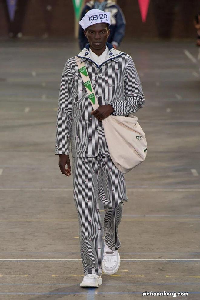 老条纹玩出新花样，带来经久不衰的时髦力