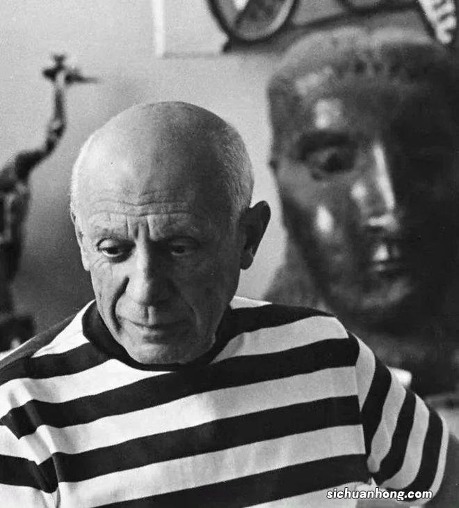 老条纹玩出新花样，带来经久不衰的时髦力