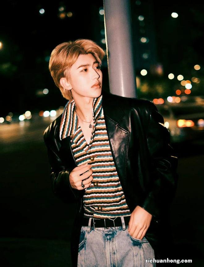 老条纹玩出新花样，带来经久不衰的时髦力