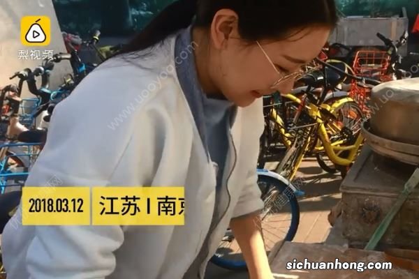 读大专不如卖韭菜盒子,父亲带19岁女儿弃学摆摊