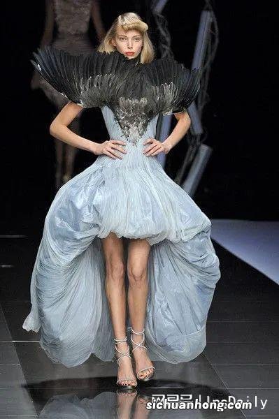 杨幂刷屏的透视裙,怎么就火出圈了?