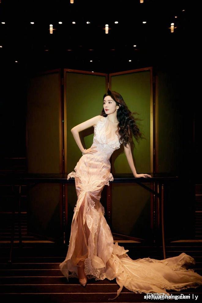 杨幂刷屏的透视裙,怎么就火出圈了?