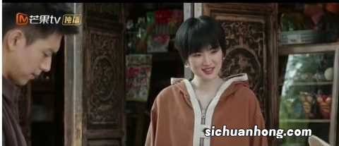 任正非真会教女！网传姚安娜带资进组，不加戏抢戏认真演“傻姑娘”赢麻了