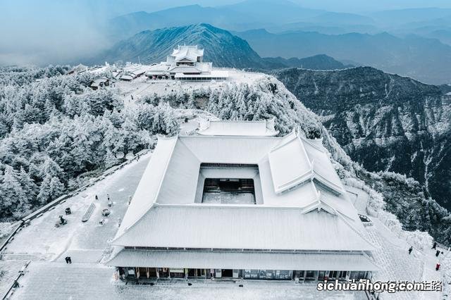 冬游峨眉,踏进“雾凇”织就的绝美仙境