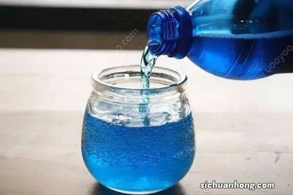 蓝色可乐好喝吗？蓝色可乐和普通的黑色可乐有什么区别？