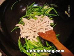 香菜炒肉丝怎么苦呢