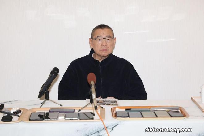 刘銮雄开发布会辟谣 此前被曝与前女友吕丽君逛街