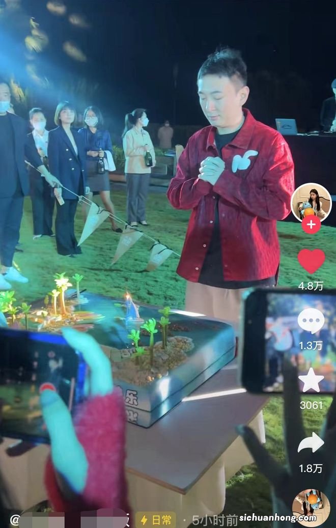 王思聪在海南庆35岁!放烟花笑开怀,20岁女友示爱称他是可爱宝宝