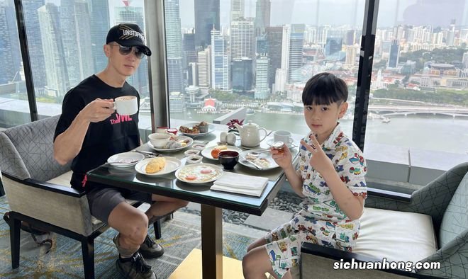 吴尊带儿女拍杂志封面，12岁NeiNei身高直追爸爸，父女同框像兄妹