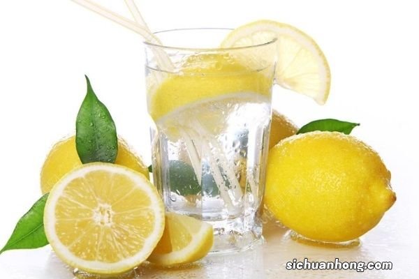 常喝柠檬水有哪些益处?柠檬水的养生功效竟有这么多