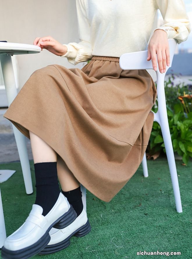 少了这条“温柔天花板”裙子,根本没法过冬天