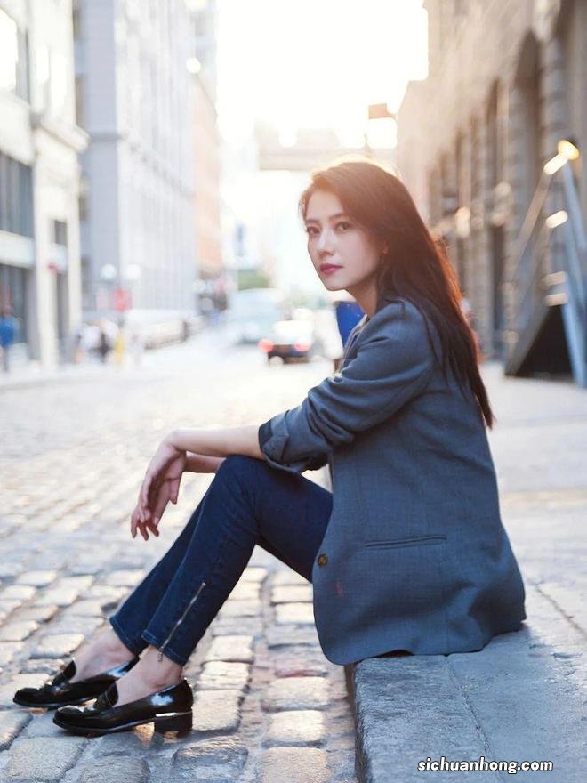 43岁不老女神高圆圆太会穿了,气质优雅高级