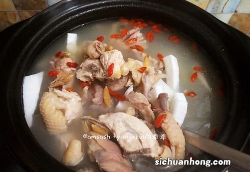 月子里吃猪肚炖什么好