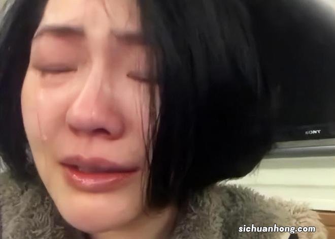 小S深夜喝酒放松,床垫上放着许雅钧的外套,3个女儿点赞