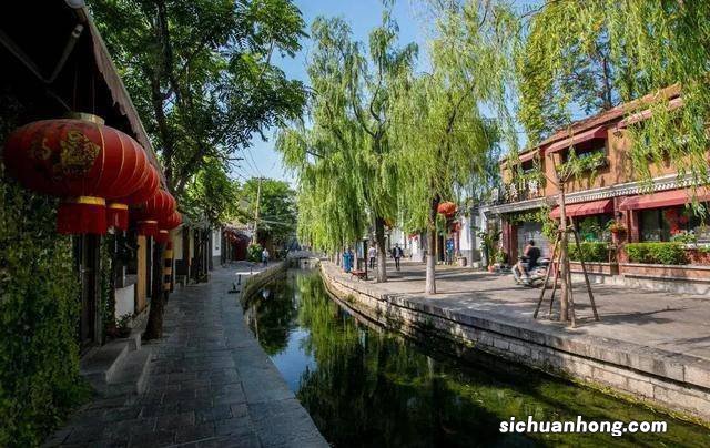 徒步济南老城 有人扮演新潮 就有人扮演传统