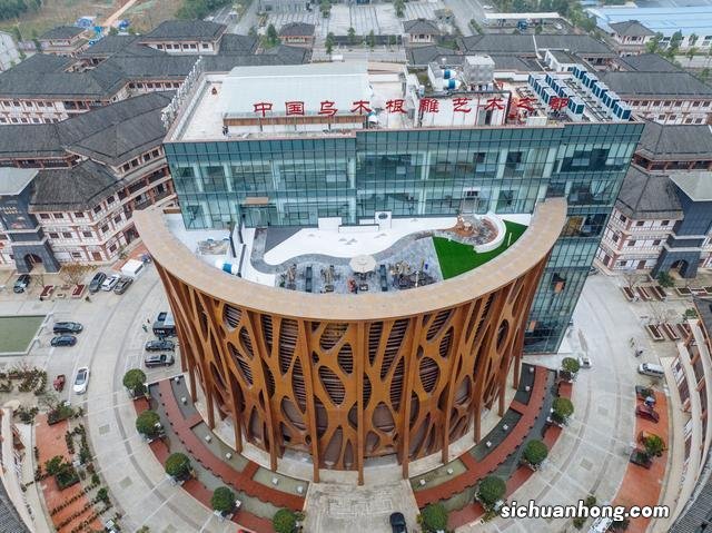 令人震撼的珍贵名木,在这里做出了木雕,值得一看