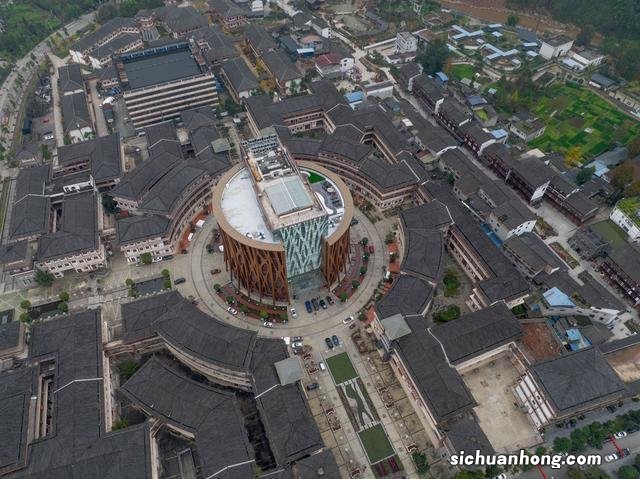 令人震撼的珍贵名木,在这里做出了木雕,值得一看