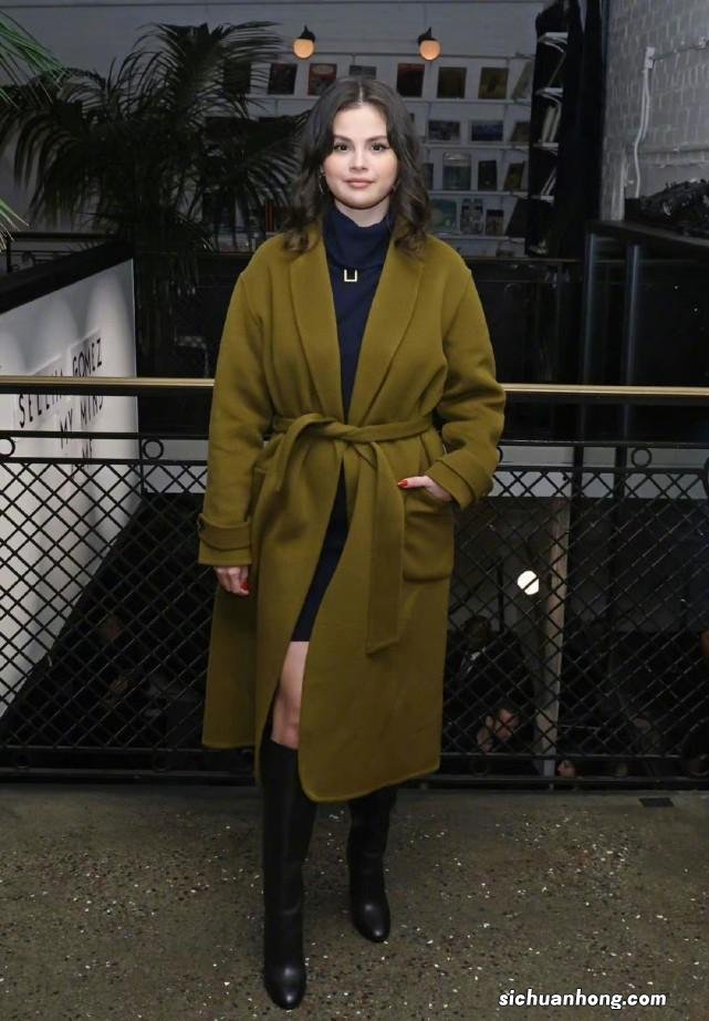 赛琳娜还是这么会穿!气质大衣彰显女性风采,时尚表现力一绝