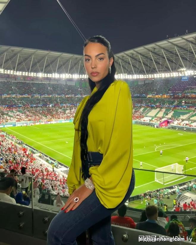 体坛意难平No.1!30岁怀孕登上维密秀的她,让C罗爱了5年…