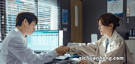 恋情曝光?秦岚魏大勋同回酒店 挽手出行好甜蜜