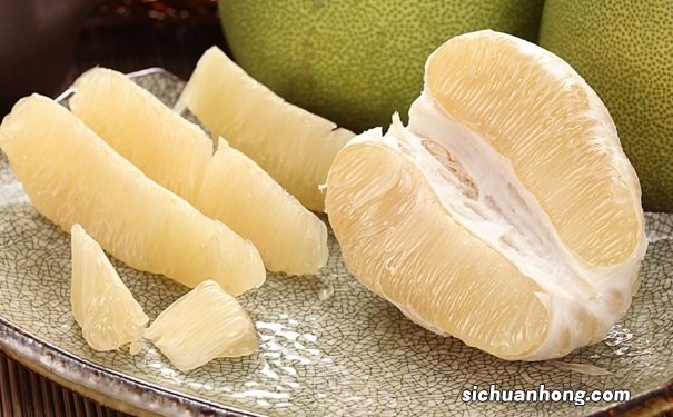 柚子的营养有哪些？吃柚子的养生功效有哪些？