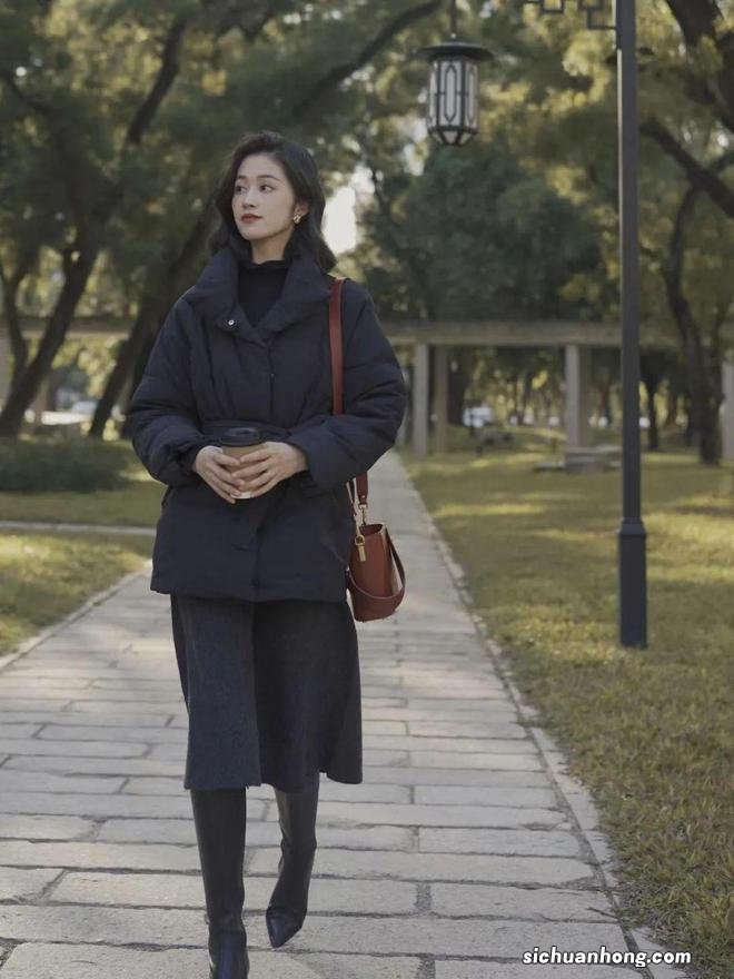 羽绒服里面穿什么?今年最流行这4款内搭,让你美爆整个冬!