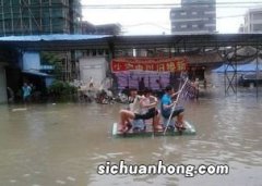 孕妇梦见下大雨发大水什么意思