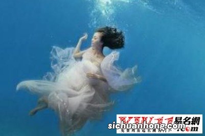 梦见自己女儿掉水里了什么意思