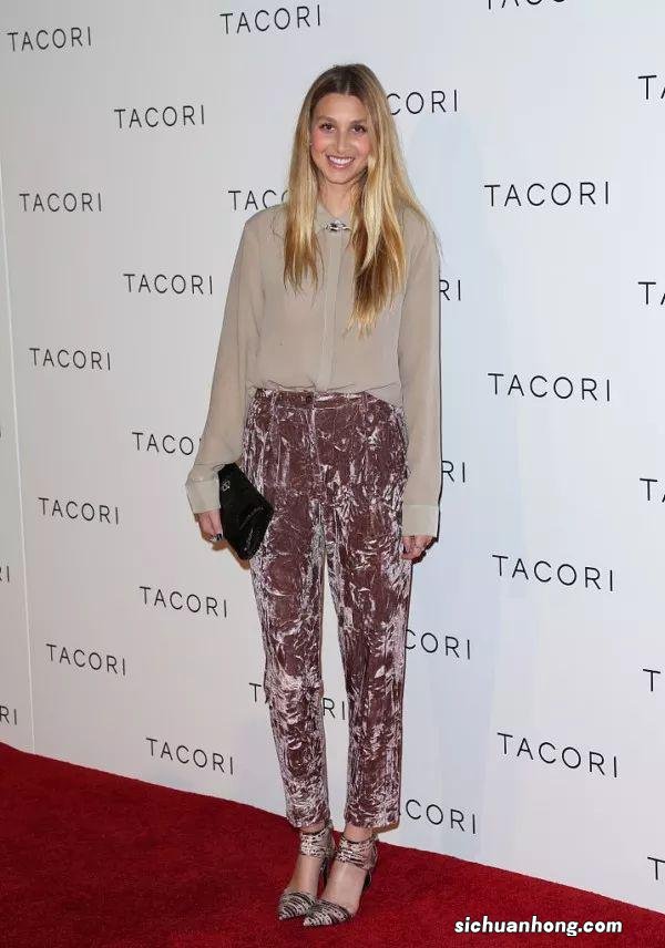 比打底裤更适合外穿的丝绒裤,有哪些优势?