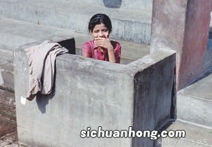 女人梦见厕所有屎什么意思