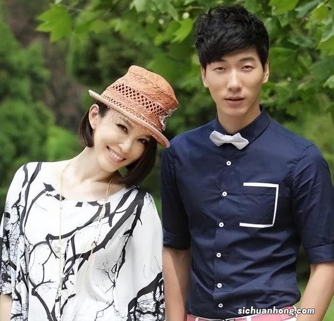 离婚已成过去式,张亮和寇静陪女儿用餐,夫妻俩有说有笑感情极佳