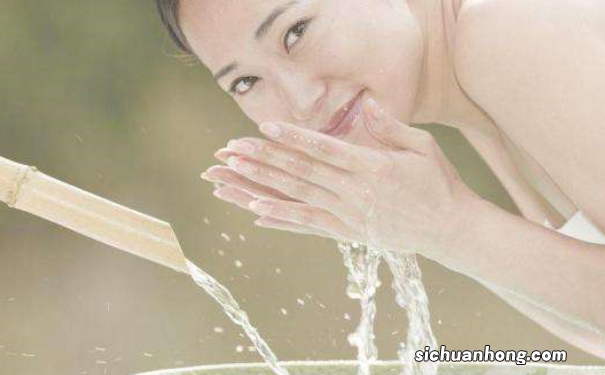 怎么洗脸护肤效果更好？水中加些什么洗脸好？