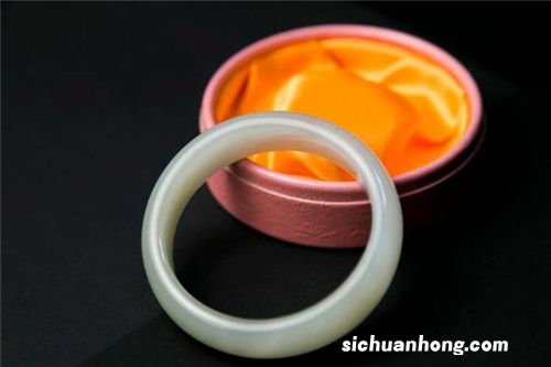 梦见手镯断了
