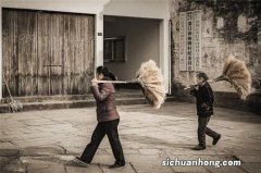 女人梦见扫地很多垃圾什么意思