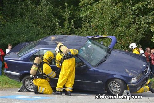 梦见别人出车祸了