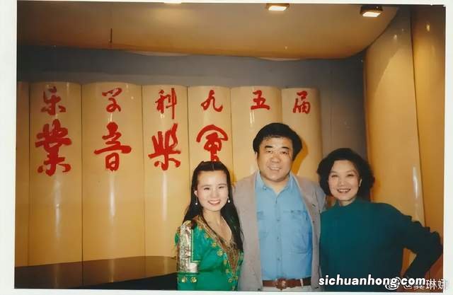 金铁霖告别仪式在京举行，儿子金圣权黑衣现身，眼底青黑显憔悴