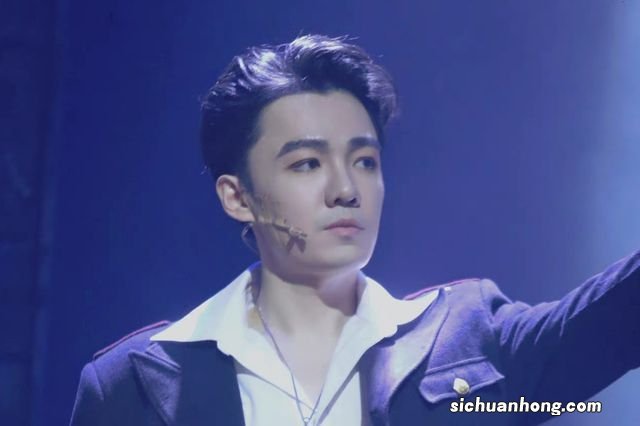 金铁霖告别仪式在京举行，儿子金圣权黑衣现身，眼底青黑显憔悴