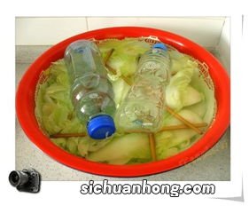 怎么用瓶子淹酸菜
