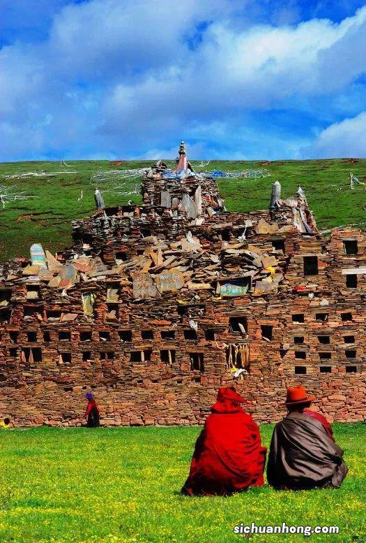 人间不值得,只想去四川