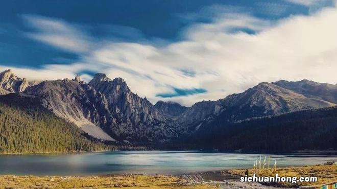 人间不值得,只想去四川